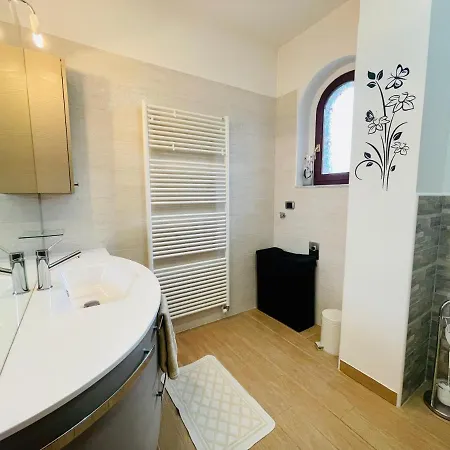 Apartment Casa Levante 4 *